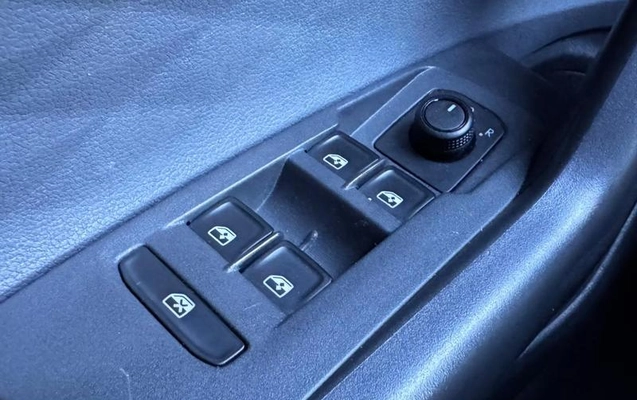 imagem-https://www.socarrao.com.br/sc-vehicle-images-prod/3406314/1789475499070-8391088_13_B_6969a9f7b6.jpeg