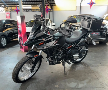 DAFRA NH 300 2025 Preto — foto 1 de 3