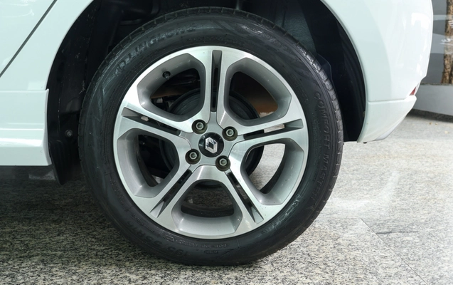 imagem-https://www.socarrao.com.br/sc-vehicle-images-prod/3407506/1787577369719-ceb9b4ab-03de-47ff-85f1-ae7e3d4e618f.jpg