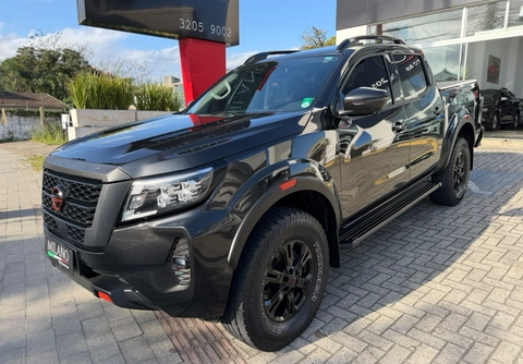 Nissan Frontier 2024 Preto — foto 1 de 3