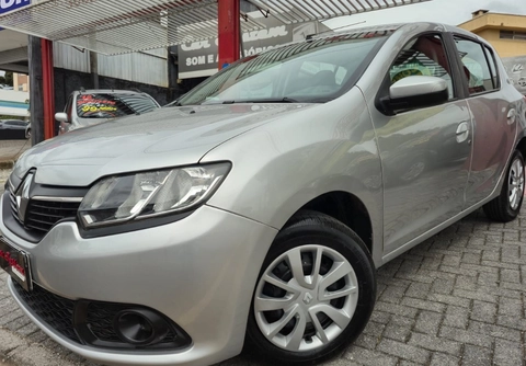 Renault Sandero 2018 Prata — foto 1 de 3