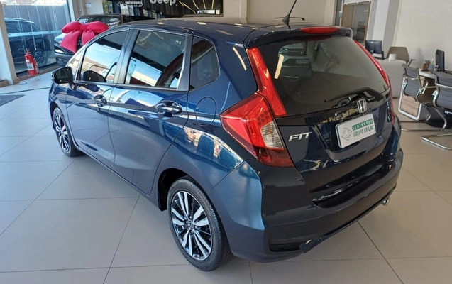 imagem-https://www.socarrao.com.br/sc-vehicle-images-prod/3409543/1788465985352-vehicle_image_1787582746_bd7c1dc7554028df718e5789ce9bb1b5.jpeg