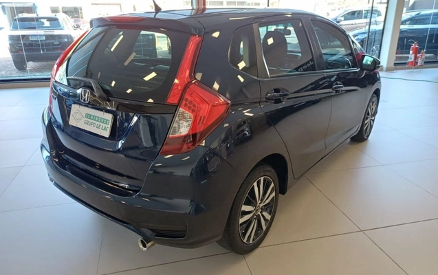imagem-https://www.socarrao.com.br/sc-vehicle-images-prod/3409543/1788465985356-vehicle_image_1787582752_4ca3ae3fb1029a3211a97e5fb3fcbdee.jpeg
