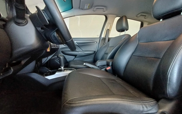 imagem-https://www.socarrao.com.br/sc-vehicle-images-prod/3409543/1788465985367-vehicle_image_1787582771_84e9582bd20822b4ba2bbecaed416d77.jpeg