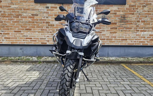 imagem-https://www.socarrao.com.br/sc-vehicle-images-prod/3409703/1789478904313-8409844_5_B_25389c8eca.jpeg