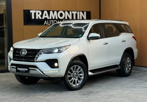 Toyota Hilux SW4 2021 Branco — foto 1 de 3