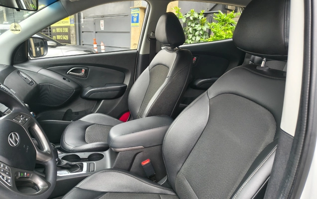 imagem-https://www.socarrao.com.br/sc-vehicle-images-prod/3413625/1787753303241-SU1HXzIwMjYwODI2XzA5MzIzNjkyNV9IRFIuanBn.jpg