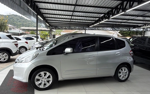 imagem-https://www.socarrao.com.br/sc-vehicle-images-prod/3414351/1787597561156-SU1HXzI5NzQuanBlZw.jpeg
