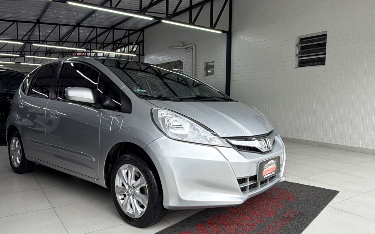 imagem-https://www.socarrao.com.br/sc-vehicle-images-prod/3414351/1787597561406-SU1HXzI5NzUuanBlZw.jpeg