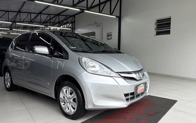 imagem-https://www.socarrao.com.br/sc-vehicle-images-prod/3414351/1787597561406-SU1HXzI5NzUuanBlZw.jpeg