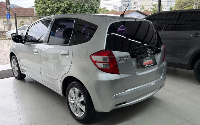 imagem-https://www.socarrao.com.br/sc-vehicle-images-prod/3414351/1787597561530-SU1HXzI5NzcuanBlZw.jpeg