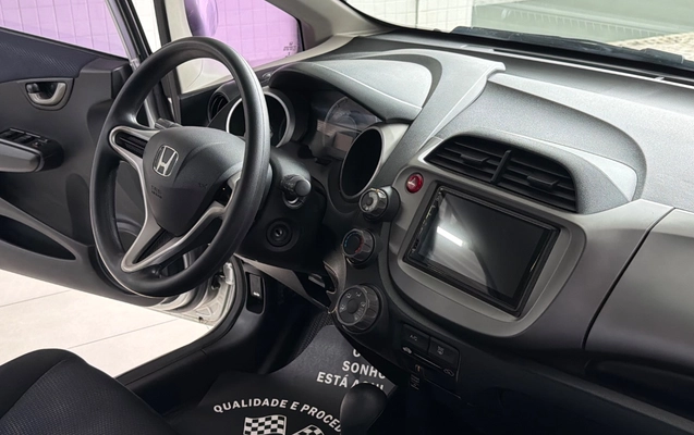 imagem-https://www.socarrao.com.br/sc-vehicle-images-prod/3414351/1787597561639-SU1HXzI5NzguanBlZw.jpeg