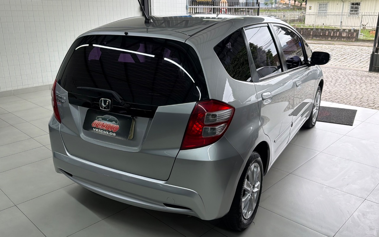imagem-https://www.socarrao.com.br/sc-vehicle-images-prod/3414351/1787597561737-SU1HXzI5NzYuanBlZw.jpeg