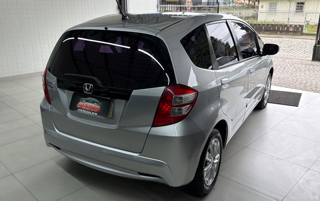 imagem-https://www.socarrao.com.br/sc-vehicle-images-prod/3414351/1787597561737-SU1HXzI5NzYuanBlZw.jpeg