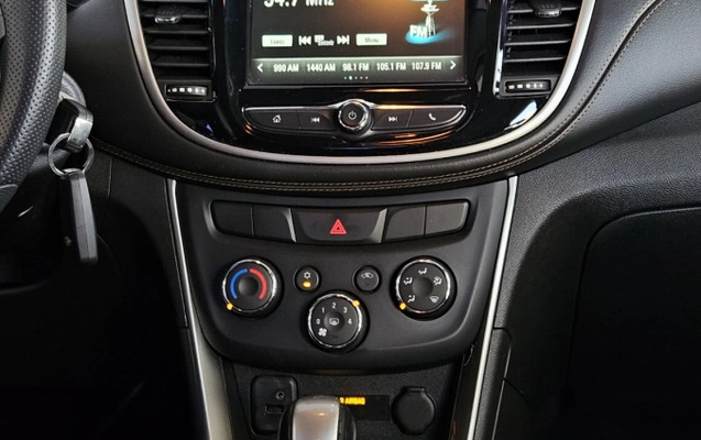 imagem-https://www.socarrao.com.br/sc-vehicle-images-prod/3415293/1787600710375-UgIDost7pYC1VYNHXPZcVfo9ZCdDA9kk.jpg