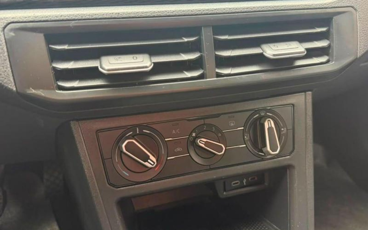 imagem-https://www.socarrao.com.br/sc-vehicle-images-prod/3415740/1787602144523-RkNfMzkzOV84MzA2OTk0XzZfVl9jOGNjNWI1YzI5LmpwZWc.jpeg