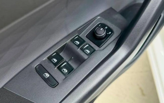imagem-https://www.socarrao.com.br/sc-vehicle-images-prod/3415740/1787602145009-RkNfMzkzOV84MzA2OTk0XzFfVl82N2E1NTlhMDhiLmpwZWc.jpeg
