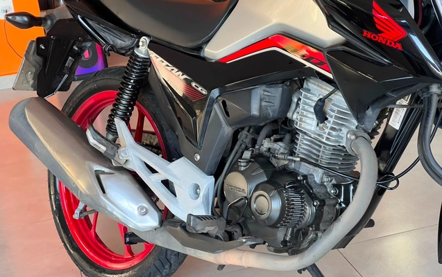 imagem-https://www.socarrao.com.br/sc-vehicle-images-prod/3415851/1787602537318-V2hhdHNBcHAgSW1hZ2UgMjAyNi0wOC0yNCBhdCAxNi4xOC40OCAoNSkuanBlZw.jpeg