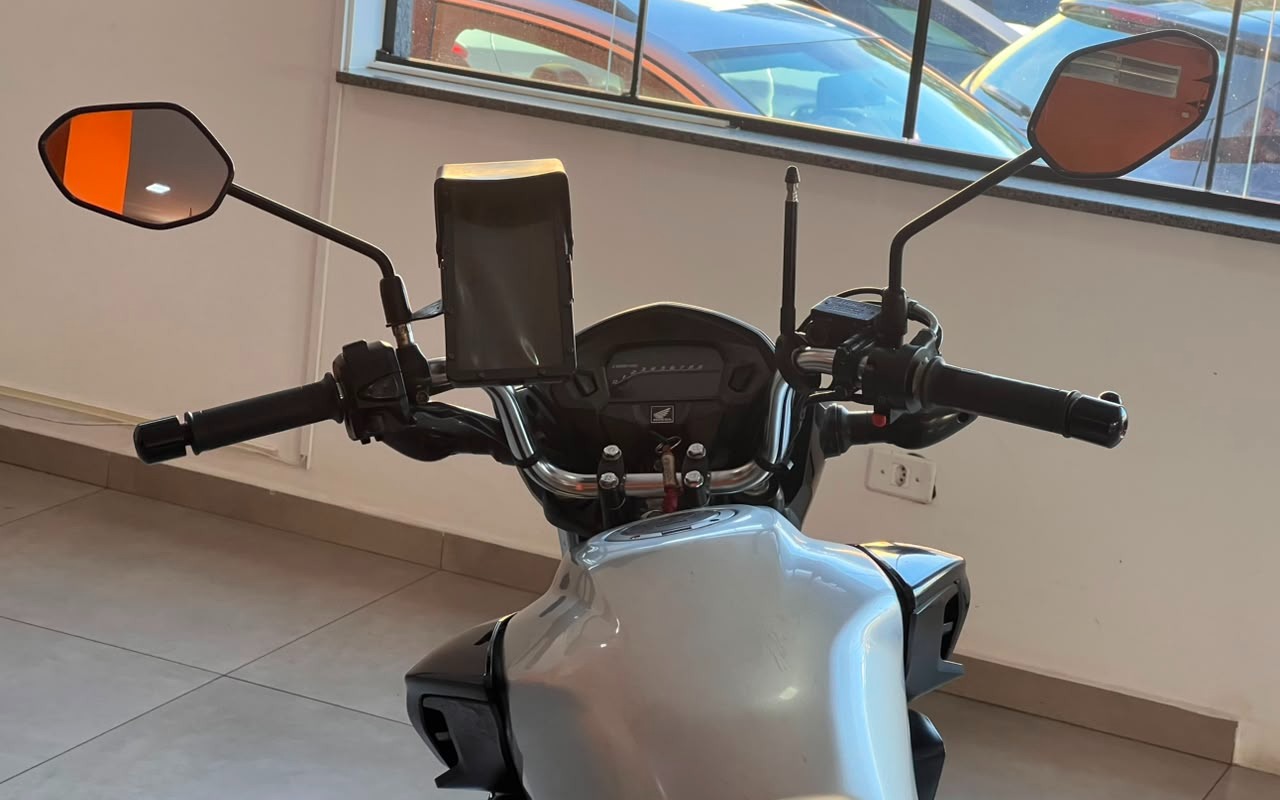 imagem-https://www.socarrao.com.br/sc-vehicle-images-prod/3415851/1787602537401-V2hhdHNBcHAgSW1hZ2UgMjAyNi0wOC0yNCBhdCAxNi4xOC40OSAoMykuanBlZw.jpeg