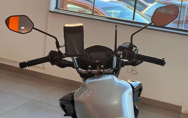 imagem-https://www.socarrao.com.br/sc-vehicle-images-prod/3415851/1787602537401-V2hhdHNBcHAgSW1hZ2UgMjAyNi0wOC0yNCBhdCAxNi4xOC40OSAoMykuanBlZw.jpeg
