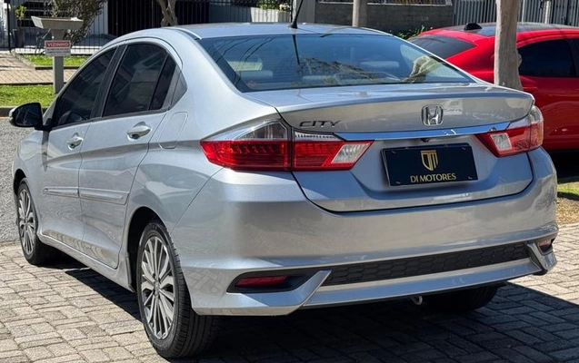 imagem-https://www.socarrao.com.br/sc-vehicle-images-prod/3416564/1789152046762-8297168_5_B_b9aea05f5c.jpeg