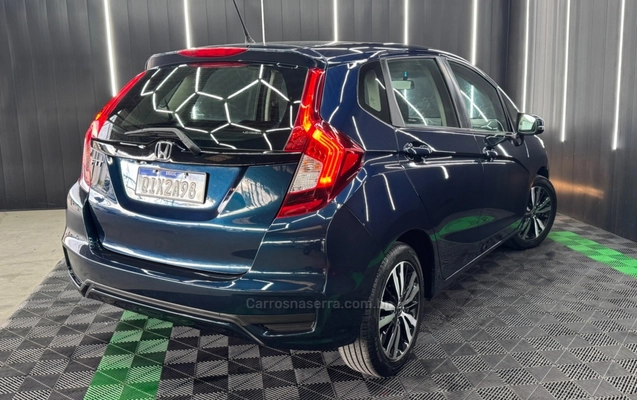 imagem-https://www.socarrao.com.br/sc-vehicle-images-prod/3416840/1787605004955-c3d6d6827cf4a9bc4216ad61a8fc5f82_big.jpeg
