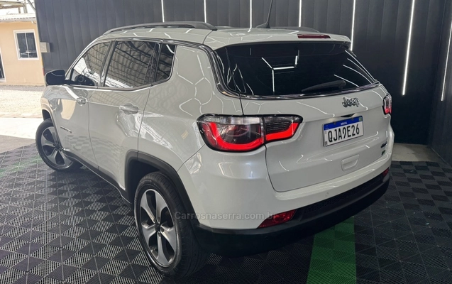 imagem-https://www.socarrao.com.br/sc-vehicle-images-prod/3416854/1787605015020-9dbbe6e338bf1c13da1ae51c3c7bc381_big.jpeg