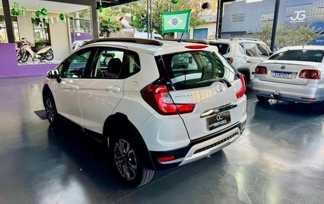 imagem-https://www.socarrao.com.br/sc-vehicle-images-prod/3417041/1789139077128-8291812_2_B_3d30edb3ba.jpeg