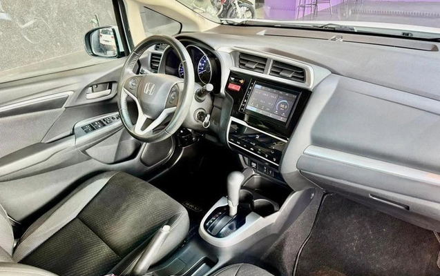 imagem-https://www.socarrao.com.br/sc-vehicle-images-prod/3417041/1789139077130-8291812_7_B_ae39177f28.jpeg