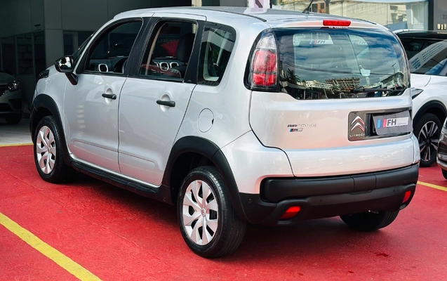 imagem-https://www.socarrao.com.br/sc-vehicle-images-prod/3417190/1787606421012-gb-03f9030.jpeg
