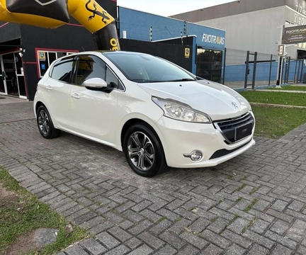 Peugeot 208 2015 Branco — foto 1 de 3