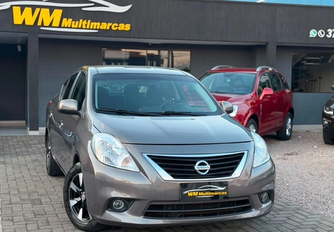 Nissan VERSA 2013 Cinza — foto 1 de 3