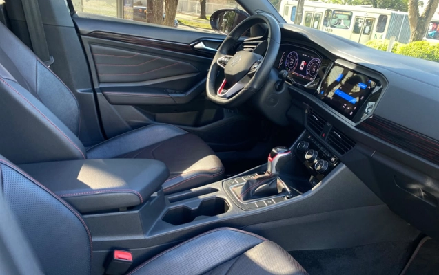 imagem-https://www.socarrao.com.br/sc-vehicle-images-prod/3417984/1787610047375-integration-api-1DAXB5Nd6DbDhQ70KFcRHmSoIGzQTwxM.jpg