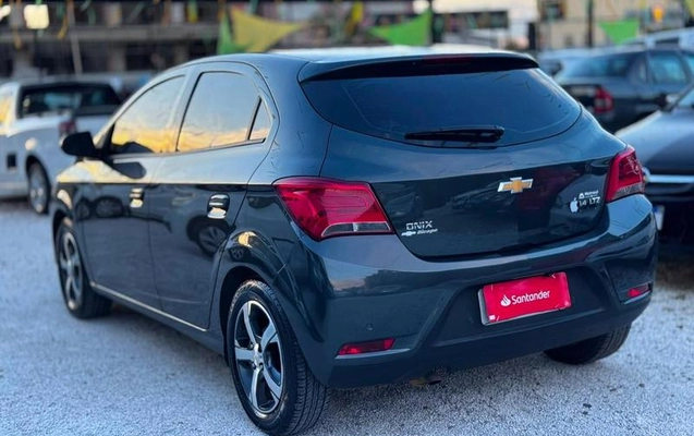 imagem-https://www.socarrao.com.br/sc-vehicle-images-prod/3430714/1787660882225-8407771_2_B_9d3347b869.jpeg
