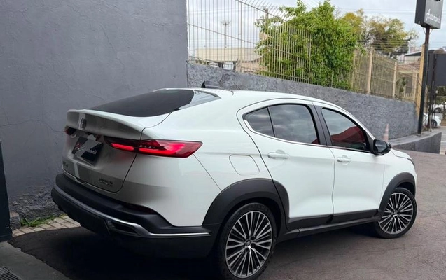 imagem-https://www.socarrao.com.br/sc-vehicle-images-prod/3431215/1789671906184-8412484_16_B_5c405adb2f.jpeg