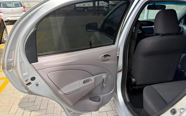 imagem-https://www.socarrao.com.br/sc-vehicle-images-prod/3431252/1789583202597-8404285_4_B_10179aad75.jpeg