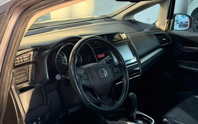 imagem-https://www.socarrao.com.br/sc-vehicle-images-prod/3431336/1787662125654-8409623_8_B_dfb160c22b.jpeg