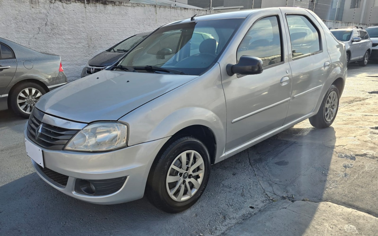 Renault Logan 2011 Prata — foto 1 de 3