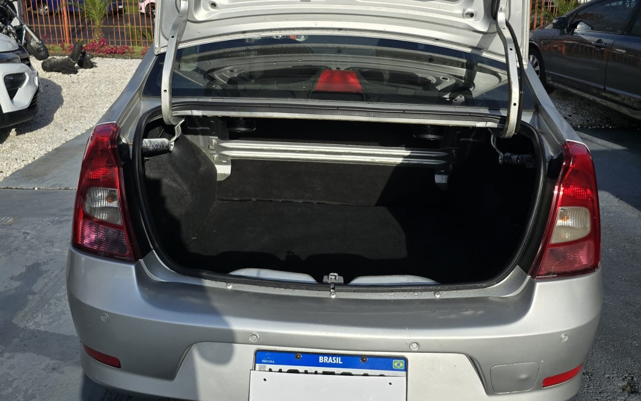 imagem-https://www.socarrao.com.br/sc-vehicle-images-prod/3431420/1787662263320-V2hhdHNBcHAgSW1hZ2UgMjAyNi0wNy0xMyBhdCAwOS41My4zNC5qcGVn.jpeg