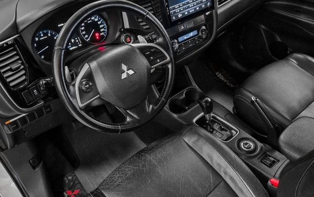 imagem-https://www.socarrao.com.br/sc-vehicle-images-prod/3431675/1788440343155-YSdhWr1u6OntYHUalPMtFJ1HhhoNjrRy.jpg