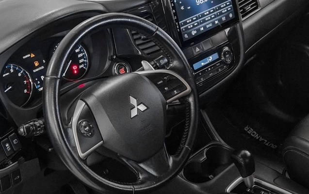 imagem-https://www.socarrao.com.br/sc-vehicle-images-prod/3431675/1788440343157-8JDipuLrtAWMk1s5x0fxi7LbgqjRvOys.jpg