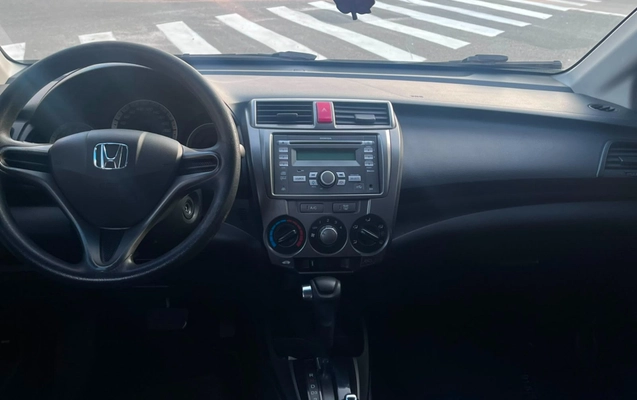 imagem-https://www.socarrao.com.br/sc-vehicle-images-prod/3431980/1787663171020-2a769452-fb4a-4353-8adb-49a91225d5ae.jpg