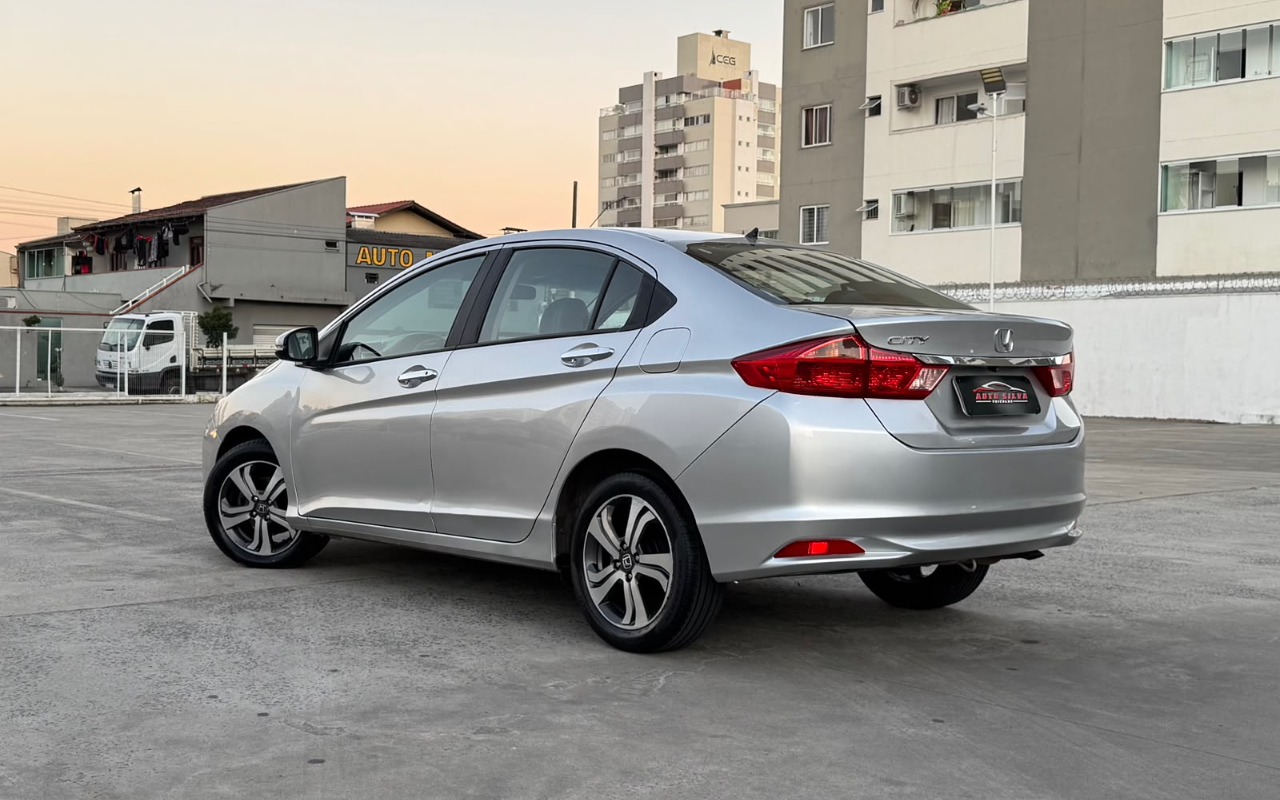 imagem-https://www.socarrao.com.br/sc-vehicle-images-prod/3432067/1787663479989-V2hhdHNBcHAgSW1hZ2UgMjAyNi0wOC0yNCBhdCAxMC4zOS41NCAoMSkuanBlZw.jpeg