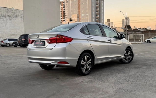 imagem-https://www.socarrao.com.br/sc-vehicle-images-prod/3432067/1787663480267-V2hhdHNBcHAgSW1hZ2UgMjAyNi0wOC0yNCBhdCAxMC4zOS41NCAoMykuanBlZw.jpeg
