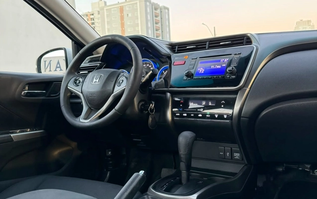 imagem-https://www.socarrao.com.br/sc-vehicle-images-prod/3432067/1787663480611-V2hhdHNBcHAgSW1hZ2UgMjAyNi0wOC0yNCBhdCAxMC4zOS41OC5qcGVn.jpeg