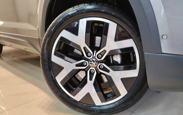 imagem-https://www.socarrao.com.br/sc-vehicle-images-prod/3432097/1787663864515-003_ba68979308d6279f3a89bfcdd1d7bb52.jpeg
