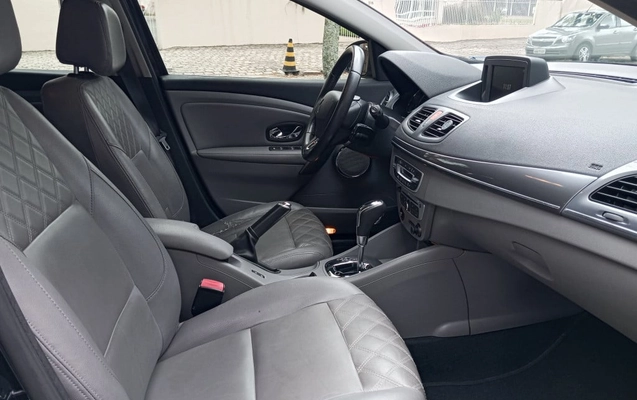 imagem-https://www.socarrao.com.br/sc-vehicle-images-prod/3432423/1787664869356-vehicle_image_1787664768_e06d3d511700e4a947a1b7a50c9810b4.jpeg