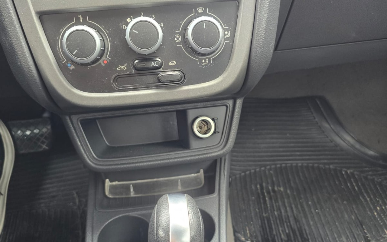 imagem-https://www.socarrao.com.br/sc-vehicle-images-prod/3432879/1787666070158-V2hhdHNBcHAgSW1hZ2UgMjAyNi0wNS0xOSBhdCAxMy4zMS4zMyAoMSkuanBlZw.jpeg