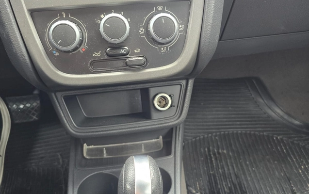 imagem-https://www.socarrao.com.br/sc-vehicle-images-prod/3432879/1787666070158-V2hhdHNBcHAgSW1hZ2UgMjAyNi0wNS0xOSBhdCAxMy4zMS4zMyAoMSkuanBlZw.jpeg