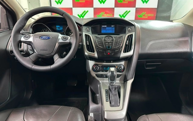 imagem-https://www.socarrao.com.br/sc-vehicle-images-prod/3433949/1787668888446-07f8a8ed-620b-48cb-be82-f0ffe5555743.jpg